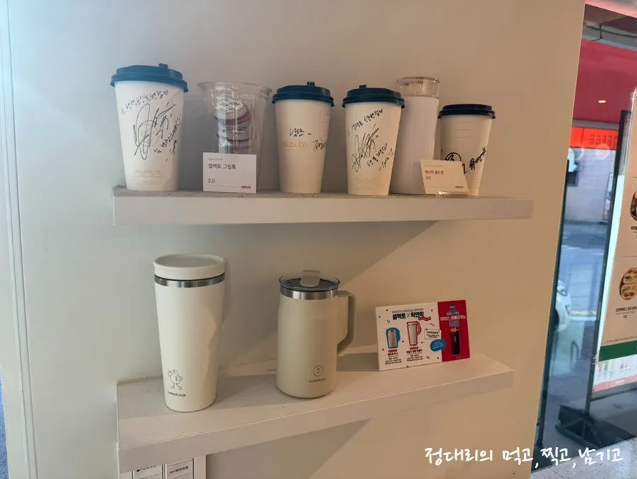 Store area with unmanned café usage guide