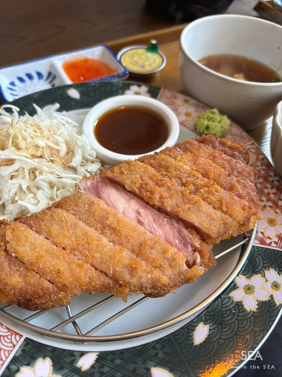 Gyukatsu dihidangkan medium rare