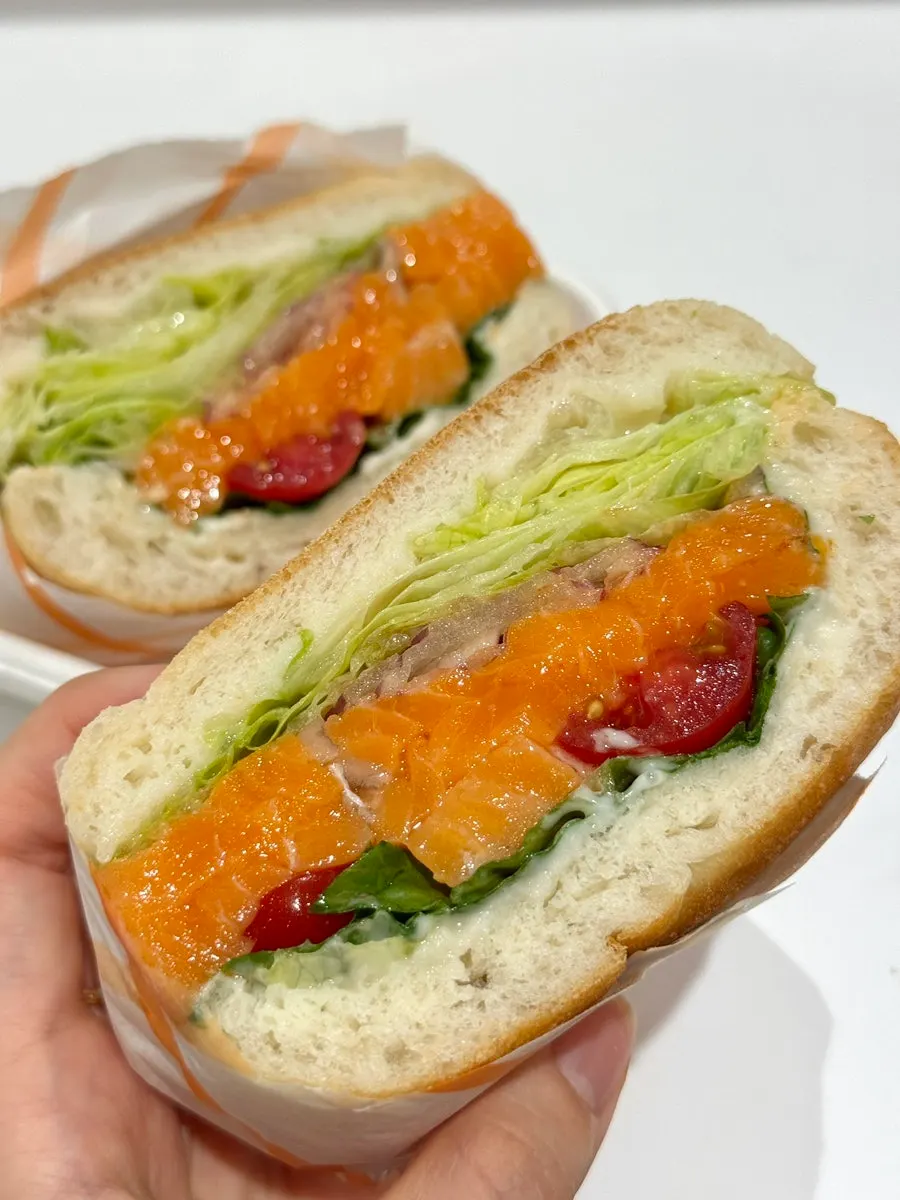 Smoked salmon sandwich filled with salmon