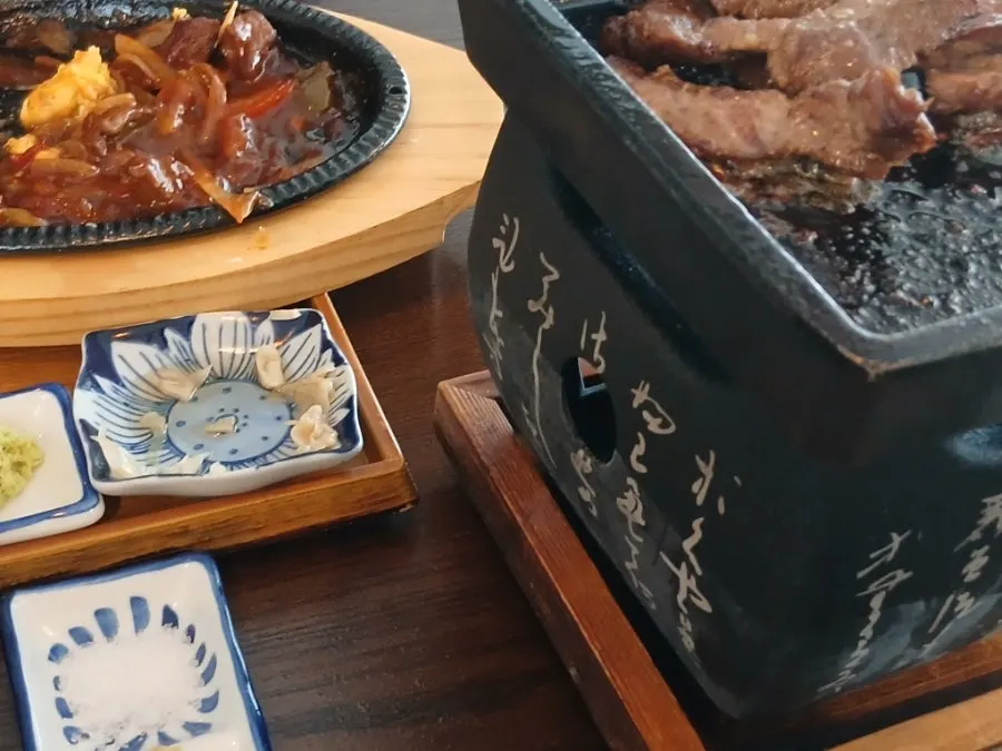 철판 찹스테이크와 더블 스테키정식 상차림