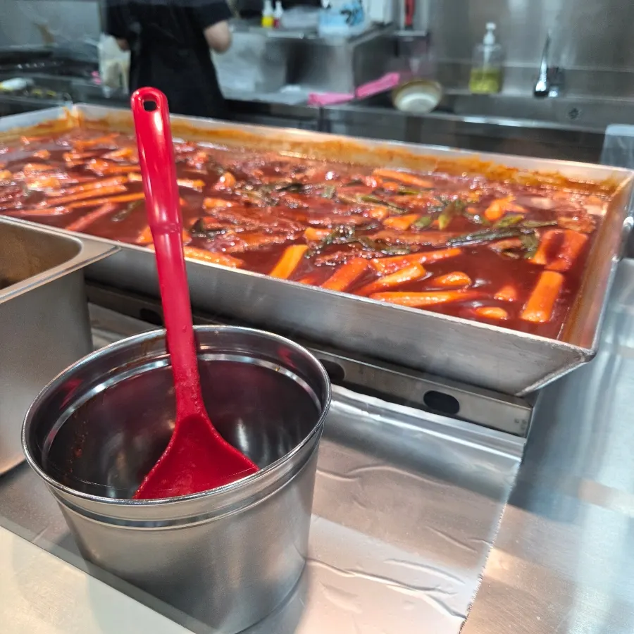 Garaetteok tteokbokki in rich sauce