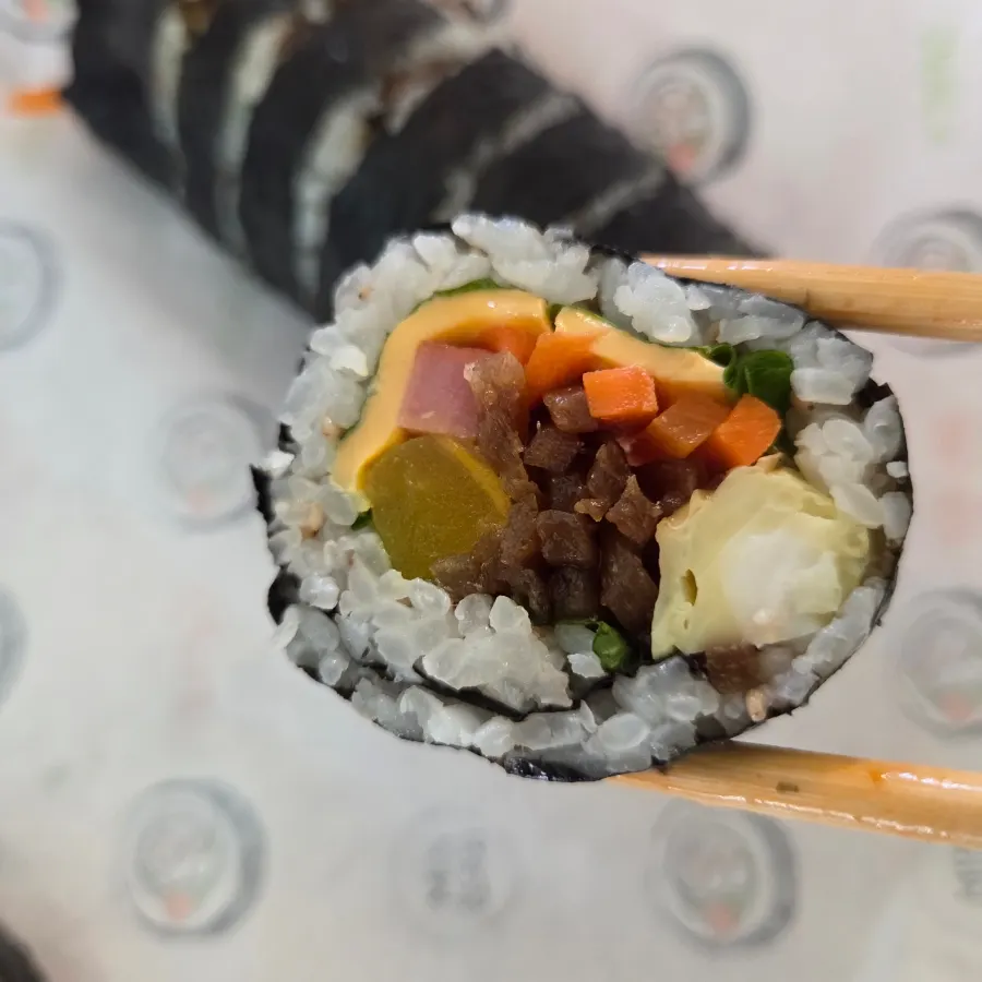 Cheese gimbap cross-section image