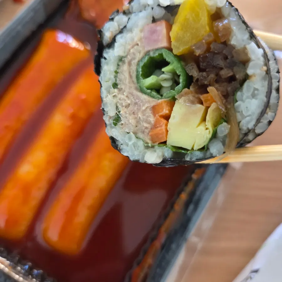 Spicy Cheongyang chili tuna gimbap image