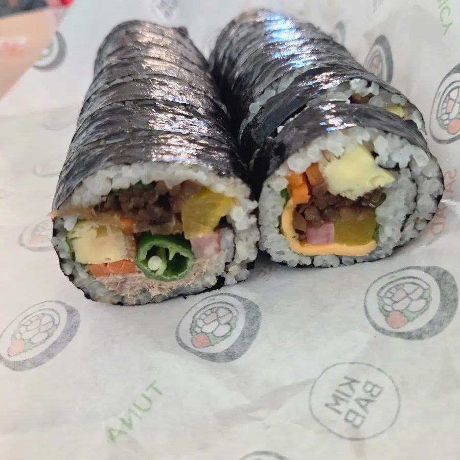 Spicy tuna gimbap side dish image