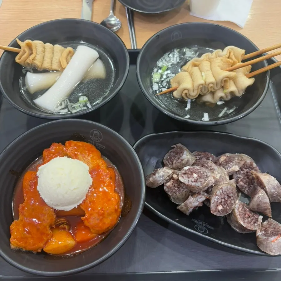 Full spread of tteokbokki, sundae, eomuk and mul-tteok