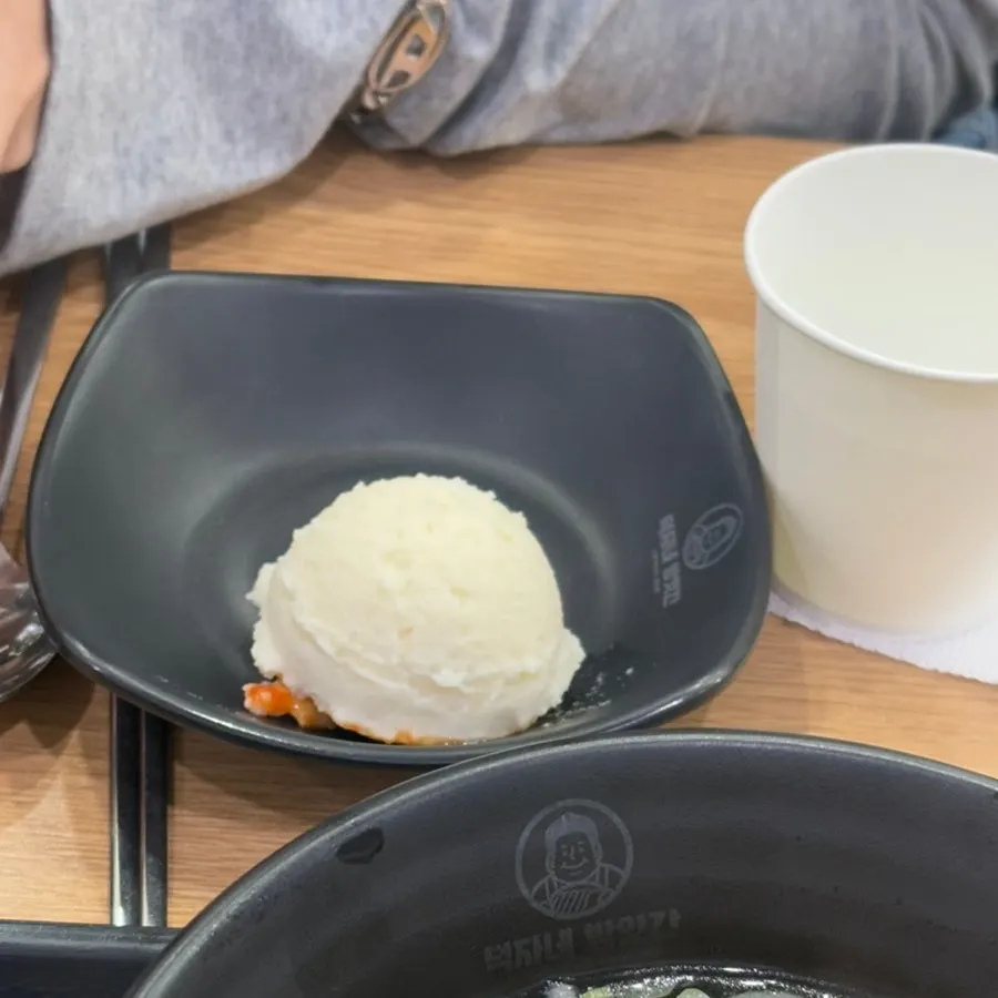 Thick rice cake and eomuk in the tteokbokki