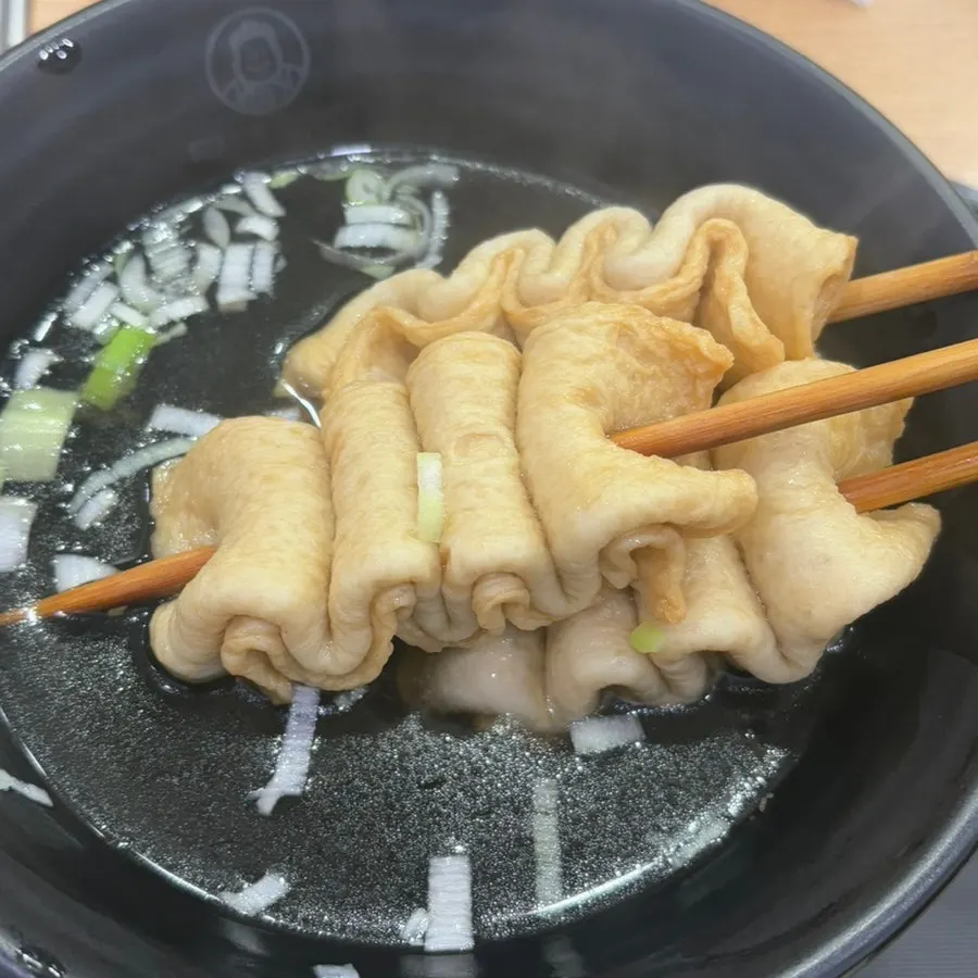Mul-tteok and complimentary eomuk in broth
