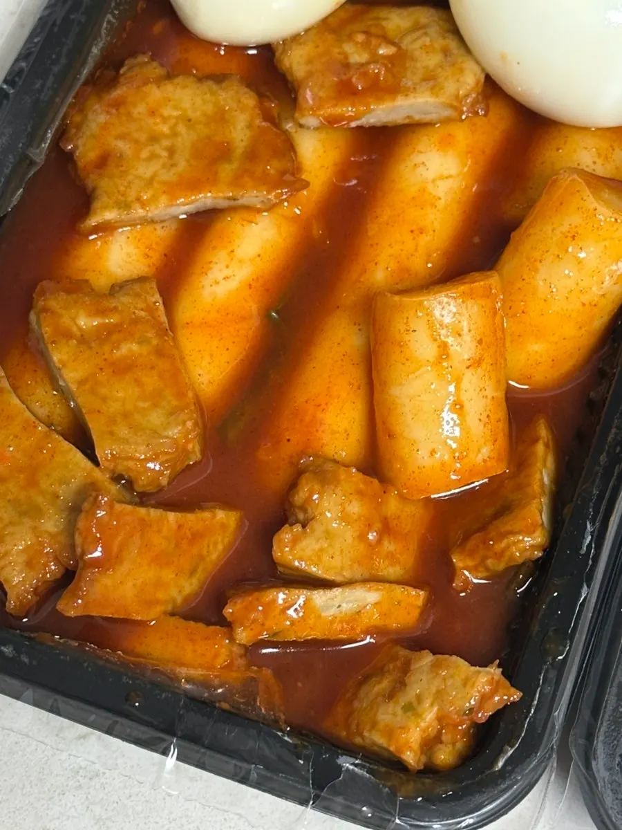 Thick fish cake inside the tteokbokki