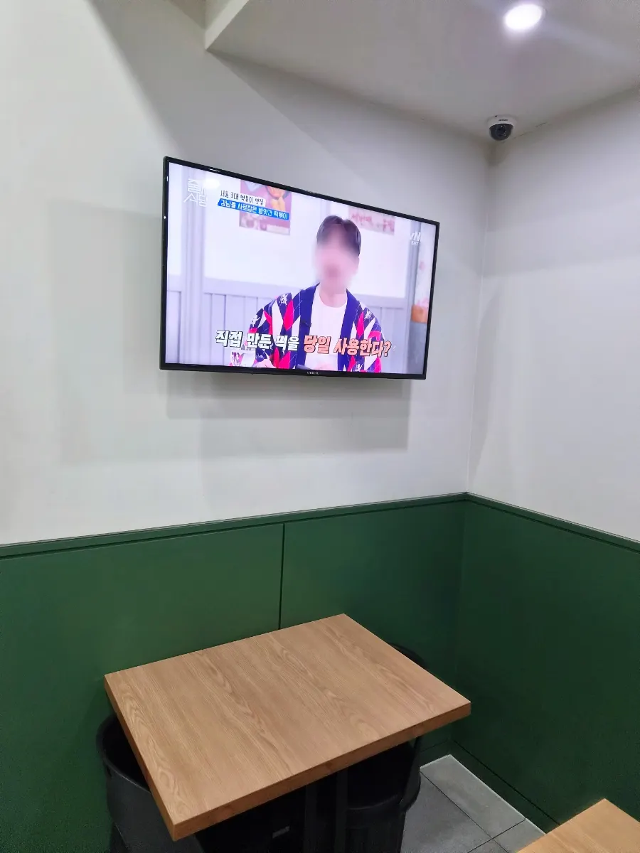 덕자네방앗간에서 포장한 떡볶이와 참치김밥