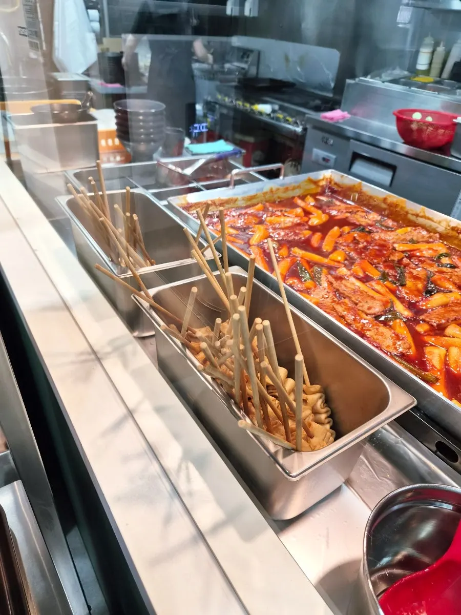 떡볶이 1개와 참치김밥 2개 포장 완료