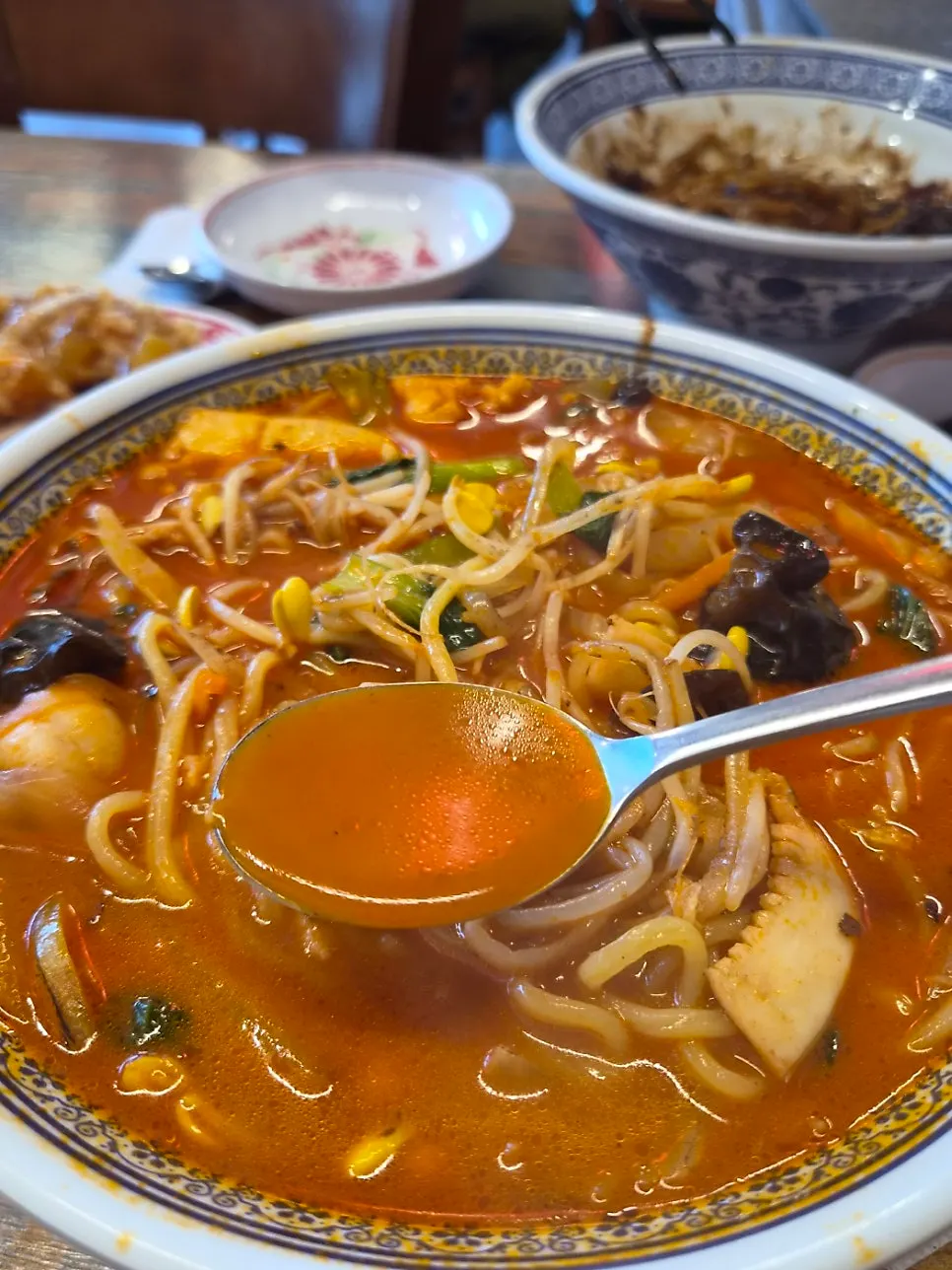 Jjamppong broth and noodles