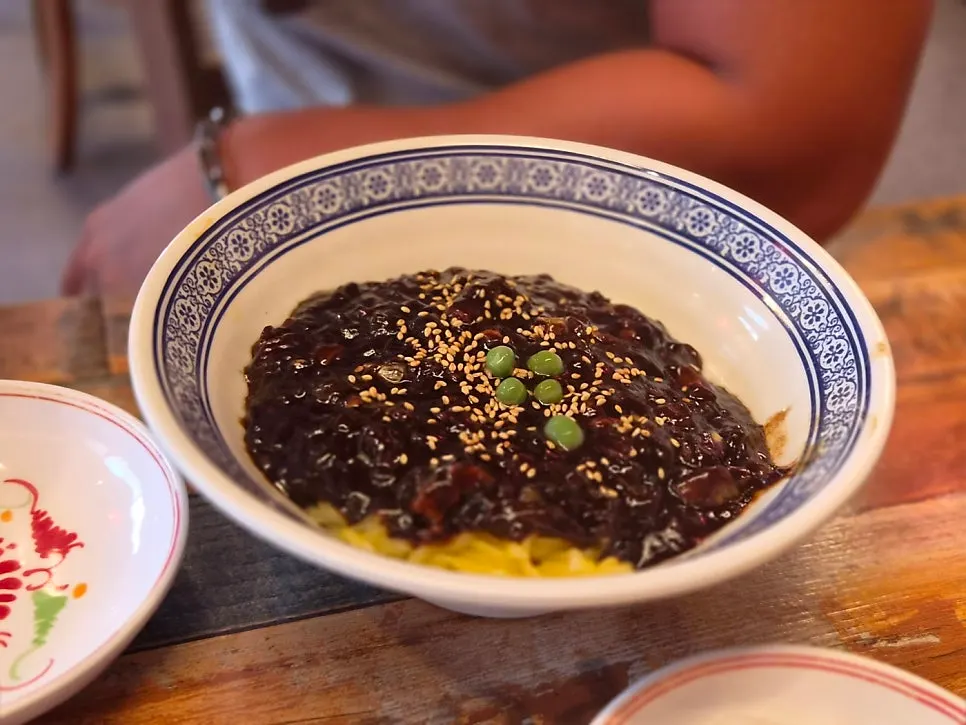 A bowl of jjajangmyeon from Sinogu Banjeom Byeollae