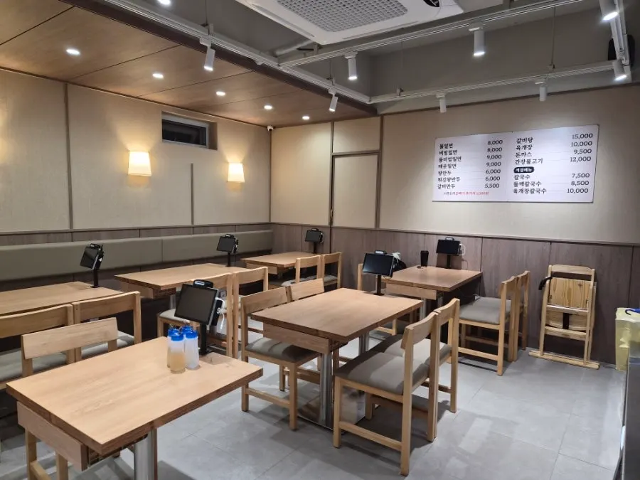 Interior view of Sinpyeong Busan Milmyeon