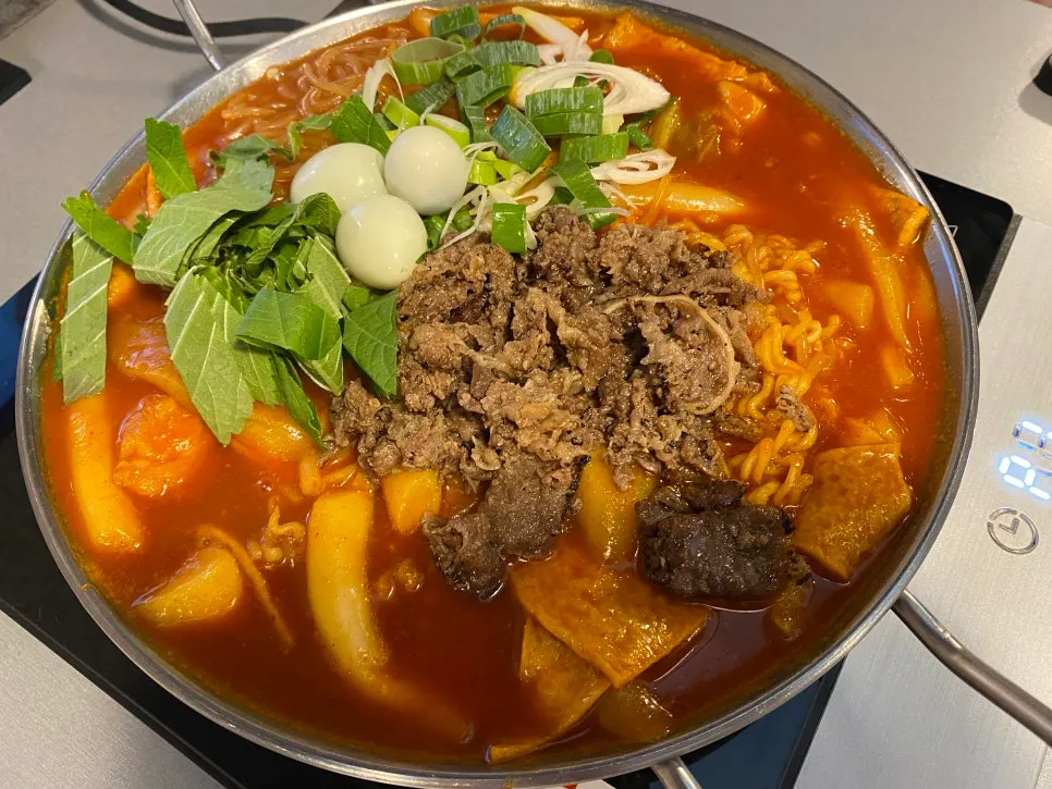 Brisket instant tteokbokki order with jjolmyeon noodles