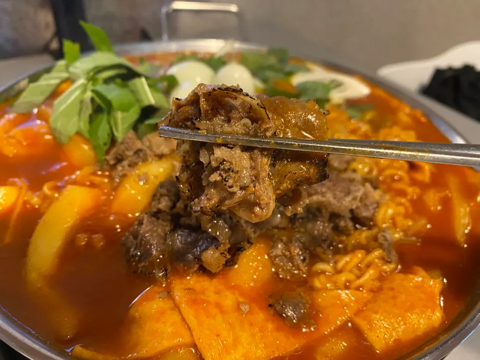 Instant tteokbokki with ramen noodles and jjolmyeon noodles
