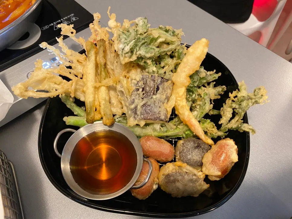 Assorted fritters with crown daisy and mushrooms