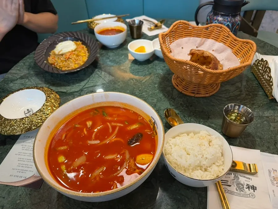 Korean-style gonggalbbang served as an appetizer