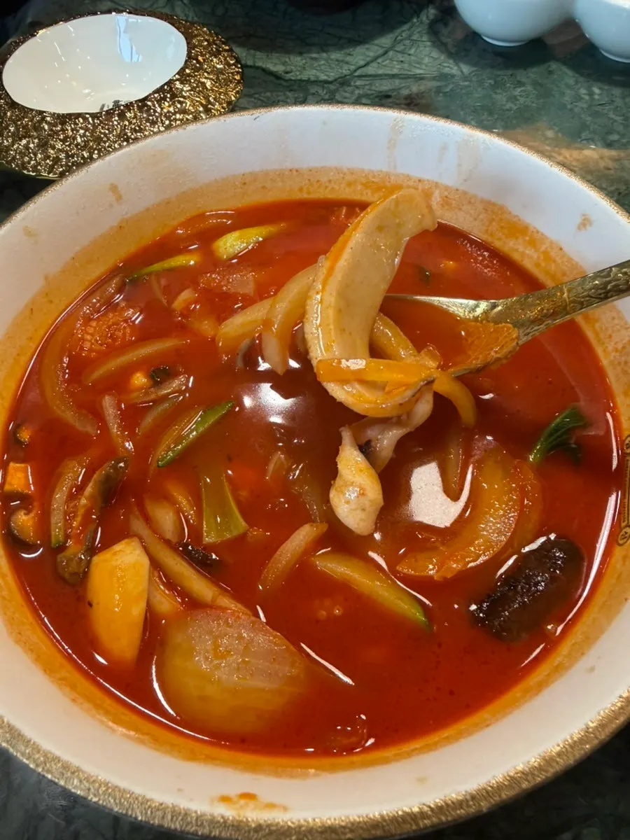 Lifting seafood and broth from the jjamppong