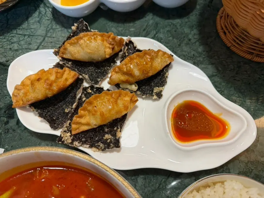 Jjamppong with thick pieces of squid