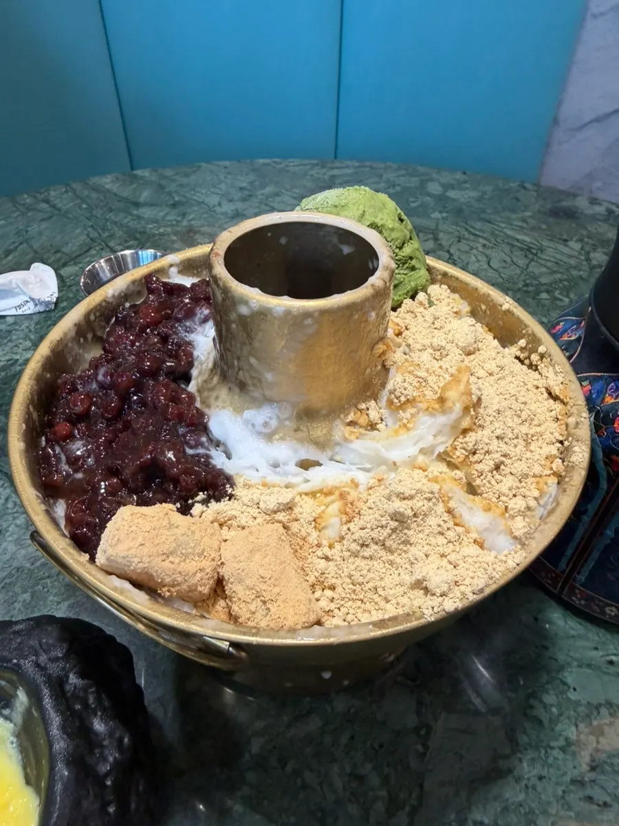 Red bean and injeolmi shaved ice served in a sinseollo vessel