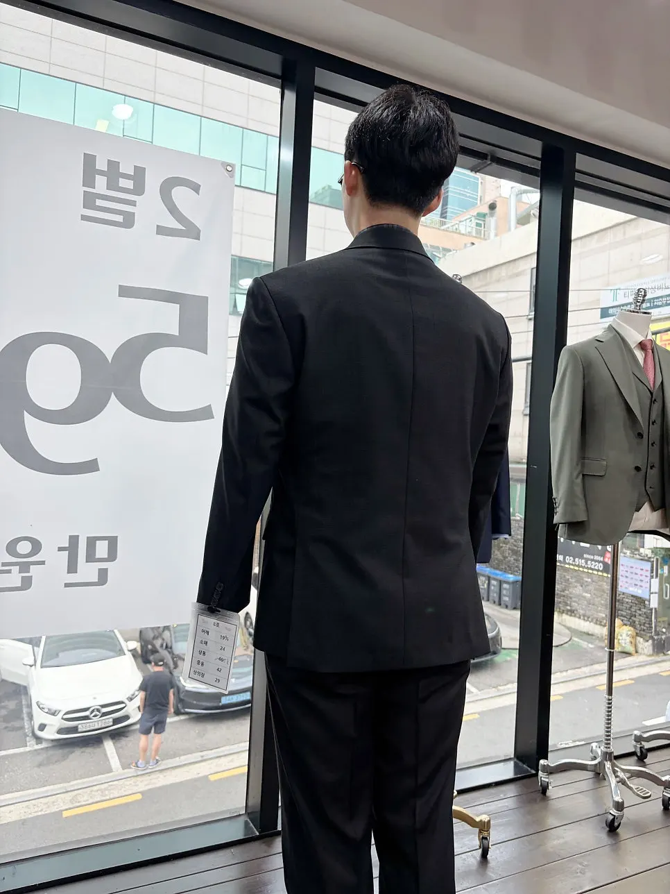 Fit of the finished navy summer suit