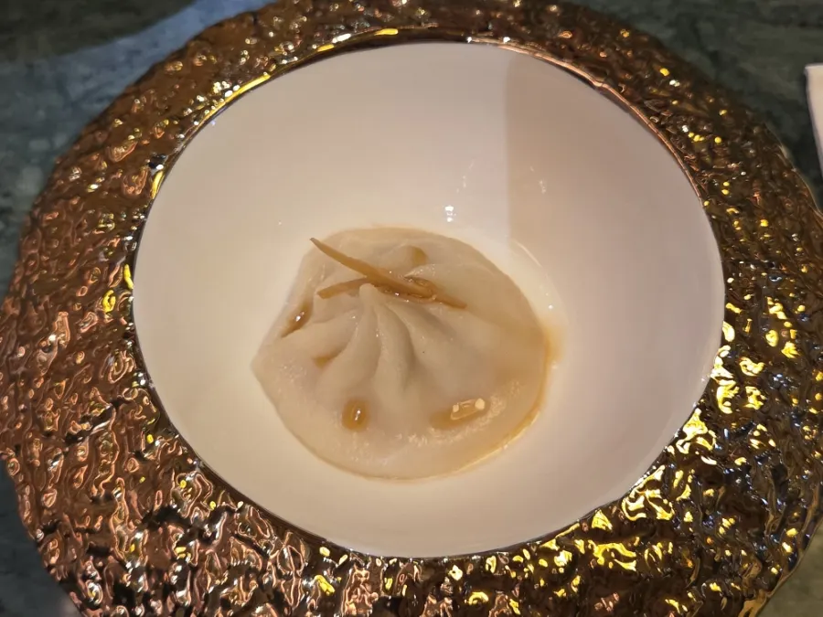 Samsin in Garosu-gil, where lunch ends with yuzu pudding