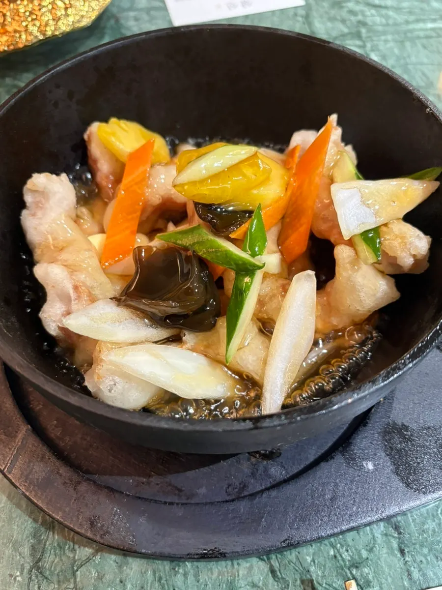 Nasi goreng kimchi dengan gorengan