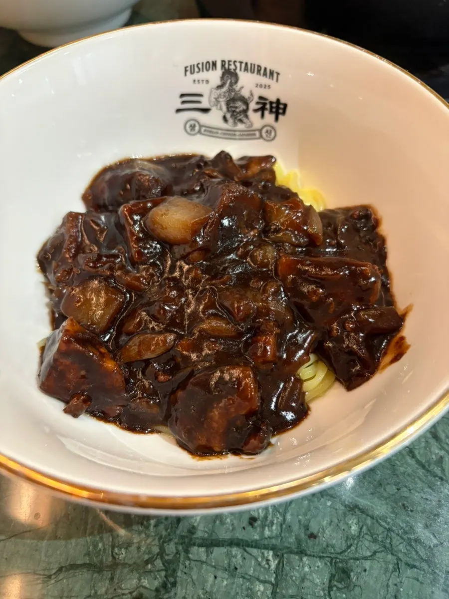 Tangsuyuk Tokyo yang nipis dan rangup