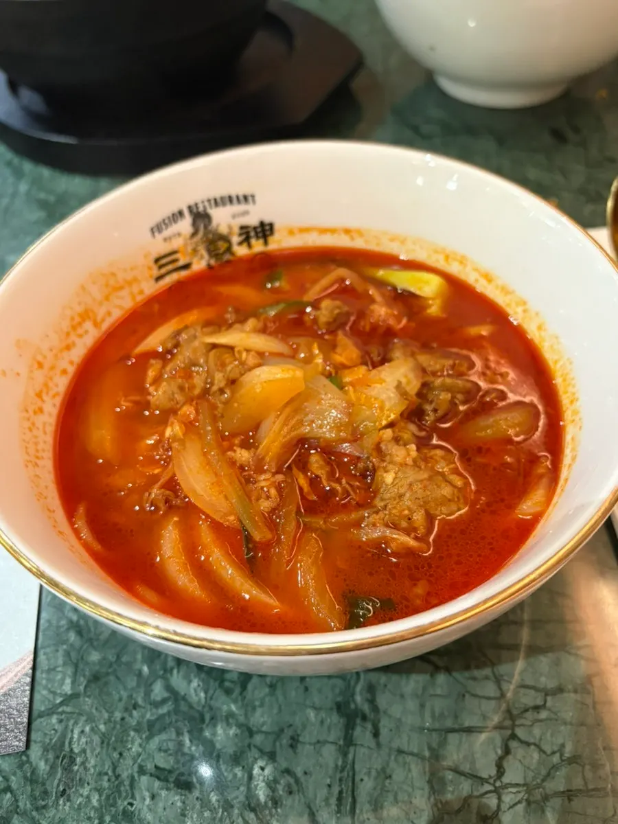 Jajangmyeon kentang Taean dan jjamppong daging