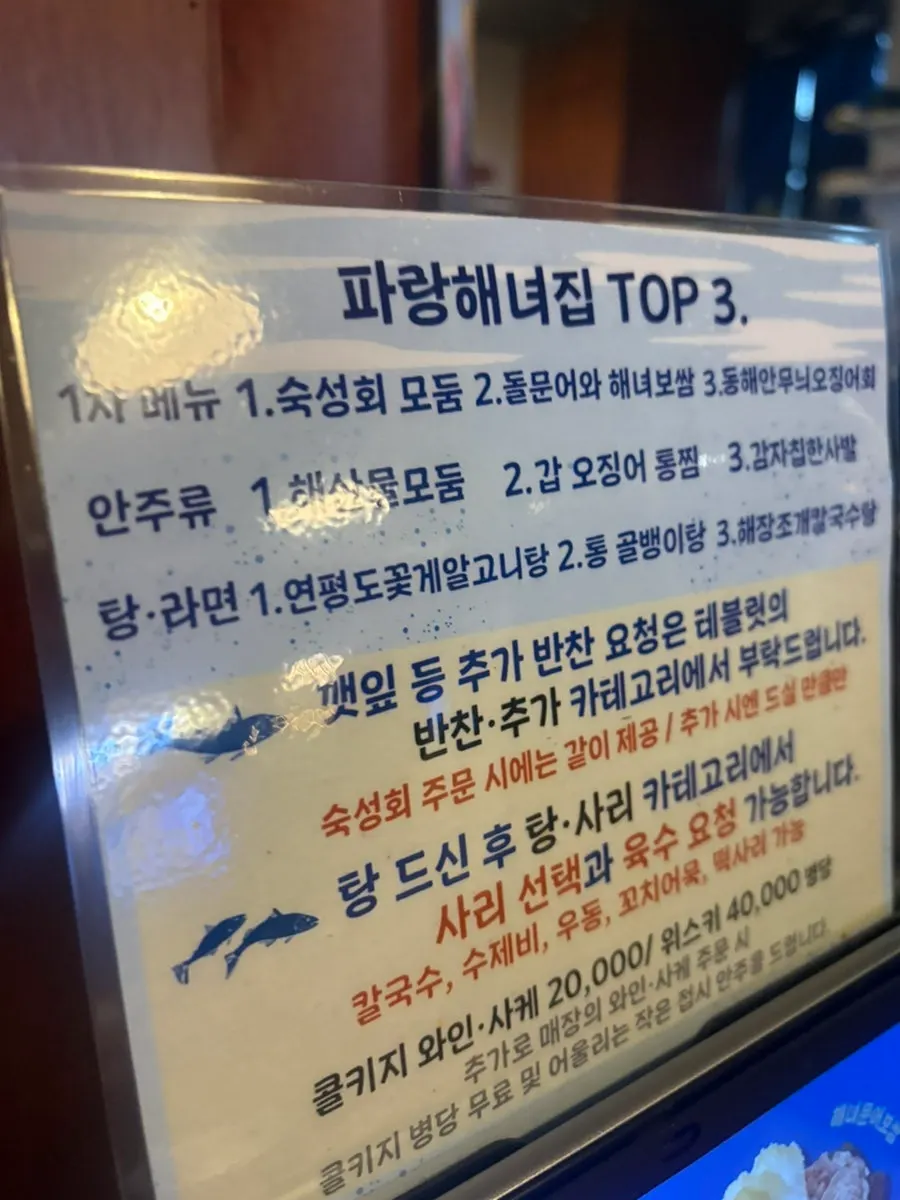 짐 보관 공간이 마련된 매장 한쪽
