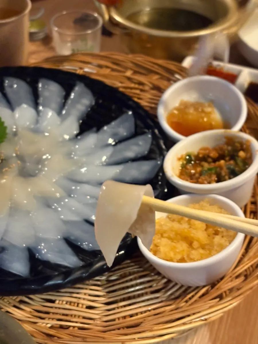 삶아 나온 무늬오징어 다리 수육