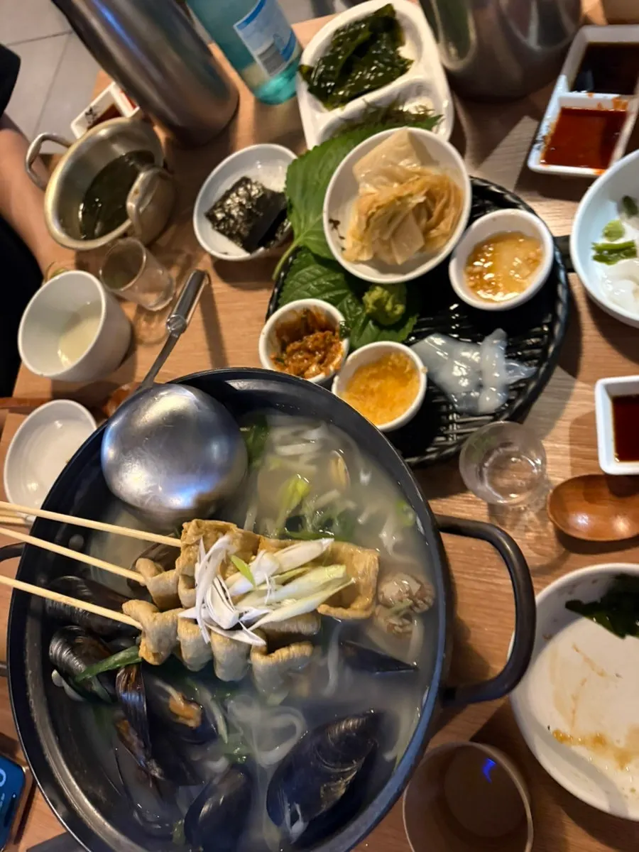 어묵꼬치를 추가한 해물칼국수