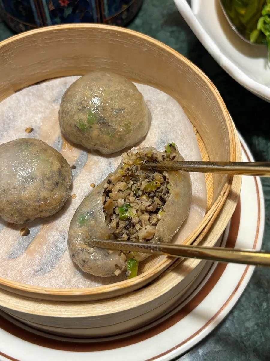 예쁘게 플레이팅된 주문 메뉴