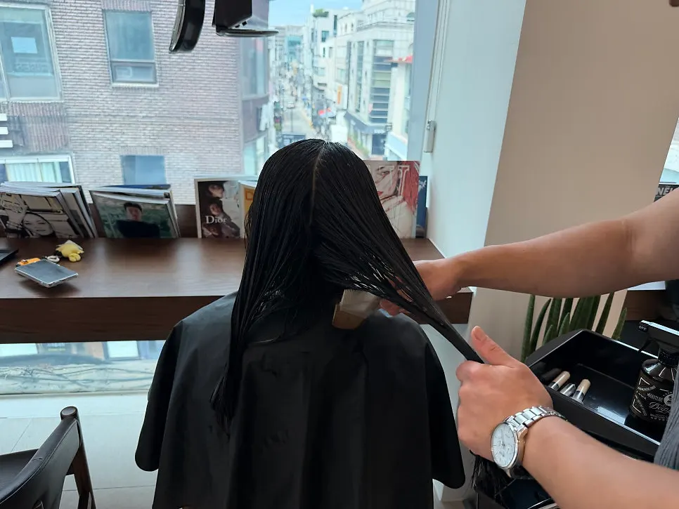 Hair clinic in progress