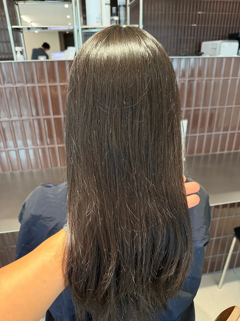 Comparison photo of hair ends before the clinic