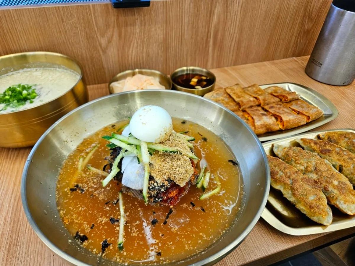 Main photo of Sammiri Makguksu near Sinsa Station