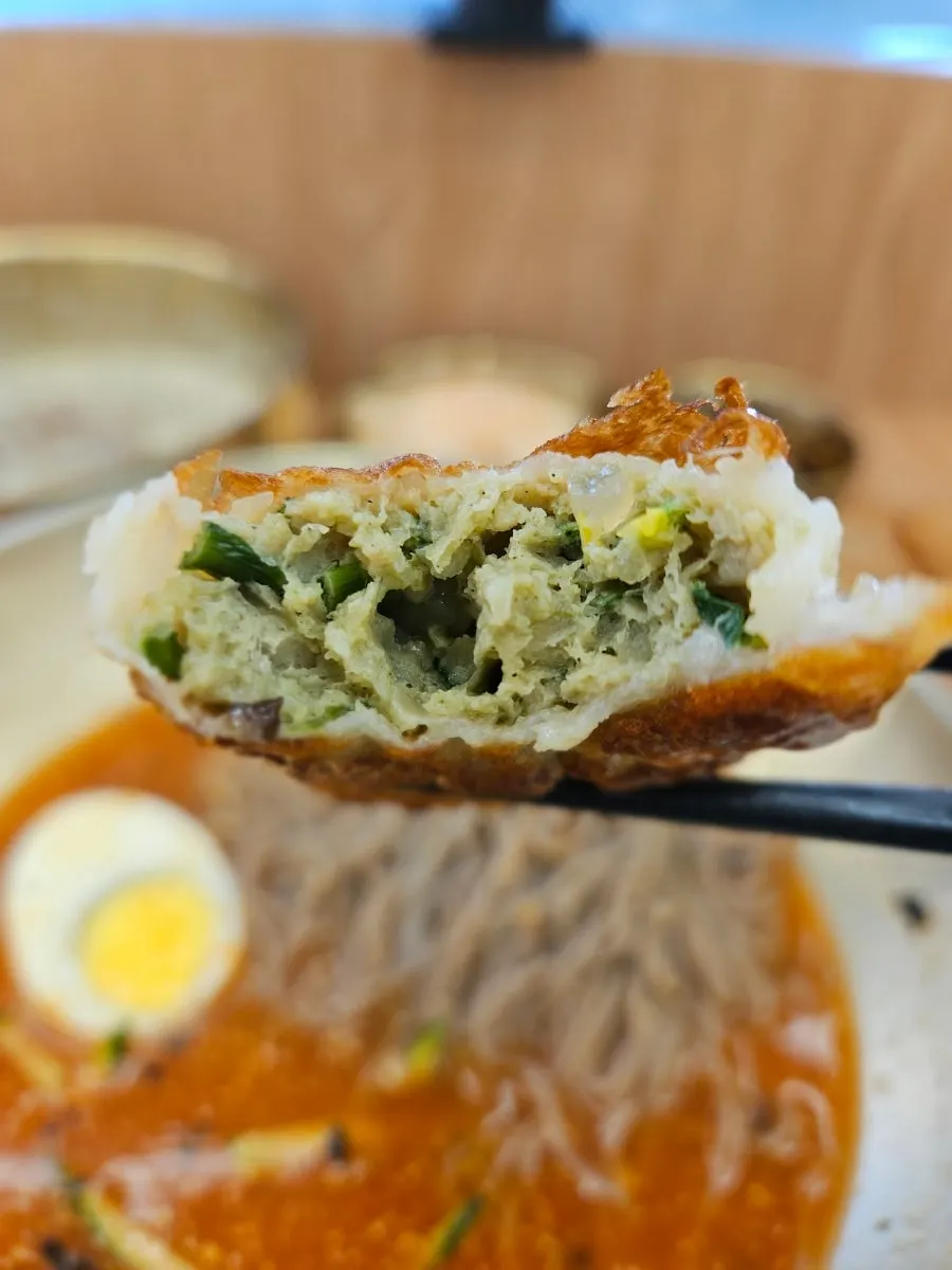 Golden fried mandu at Sammiri Makguksu