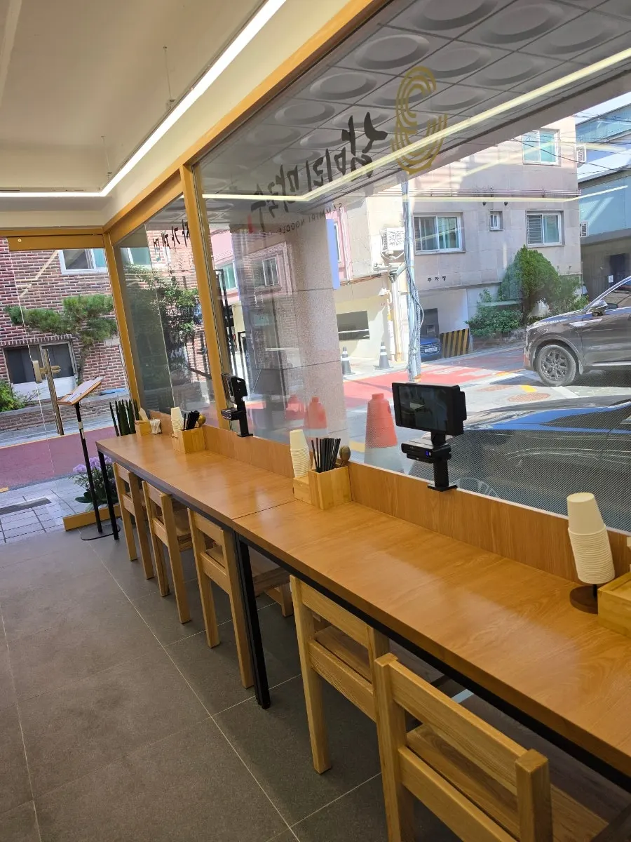 Solo seating at Sammiri Makguksu, ideal for dining alone