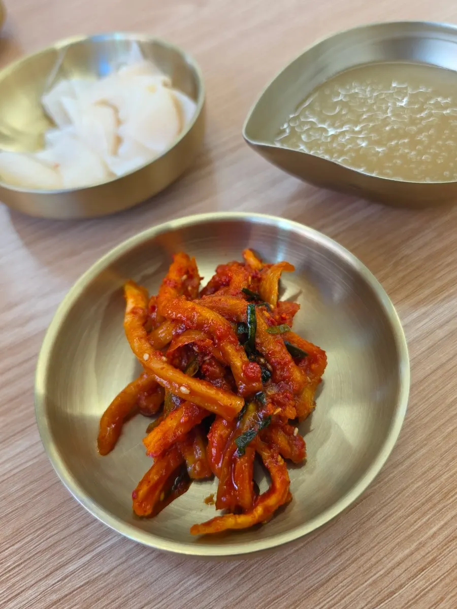Basic side dishes and dongchimi broth at Sammiri Makguksu