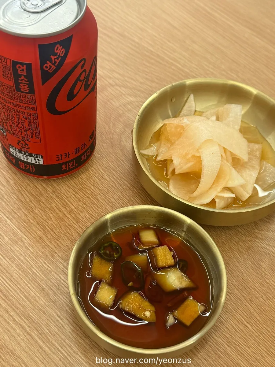 Default setting of dumpling soy sauce and radish side dish