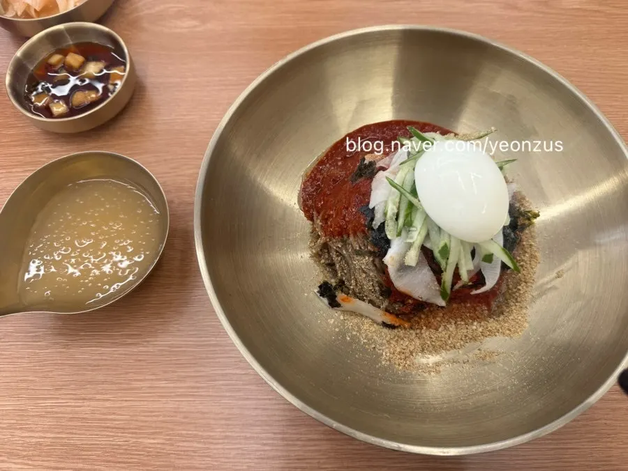 The sesame oil bibim makguksu that arrived first