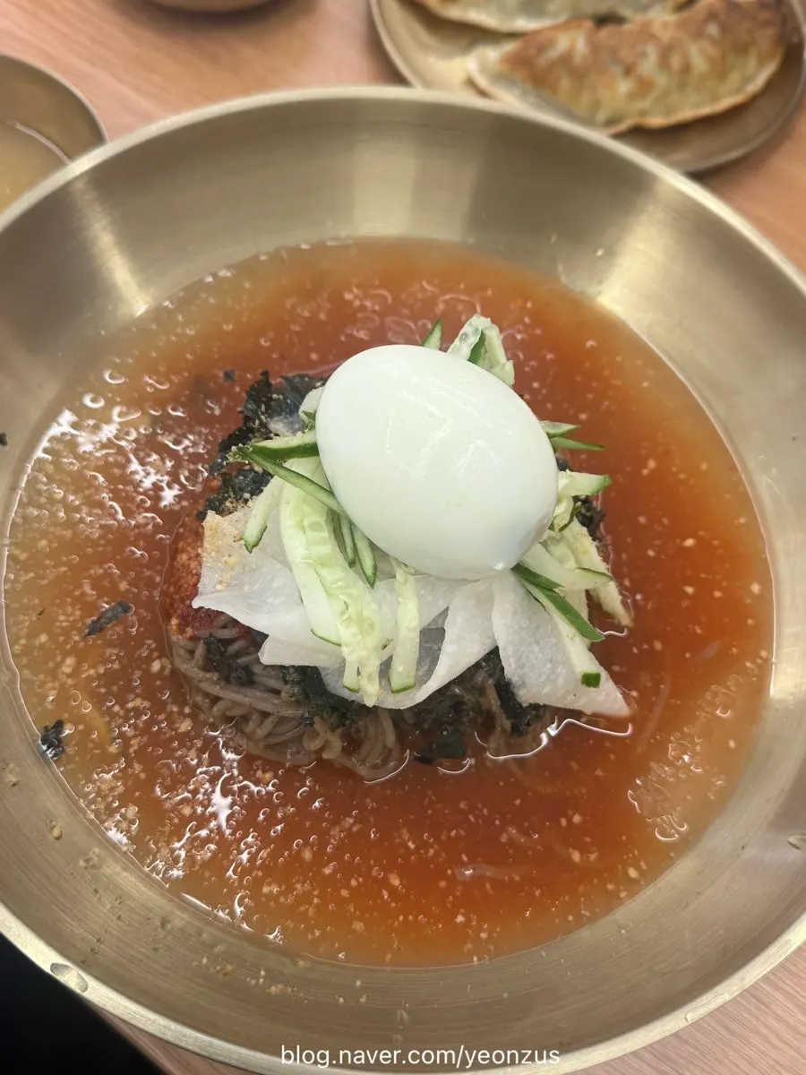 Bibim makguksu and mul makguksu placed together on the table