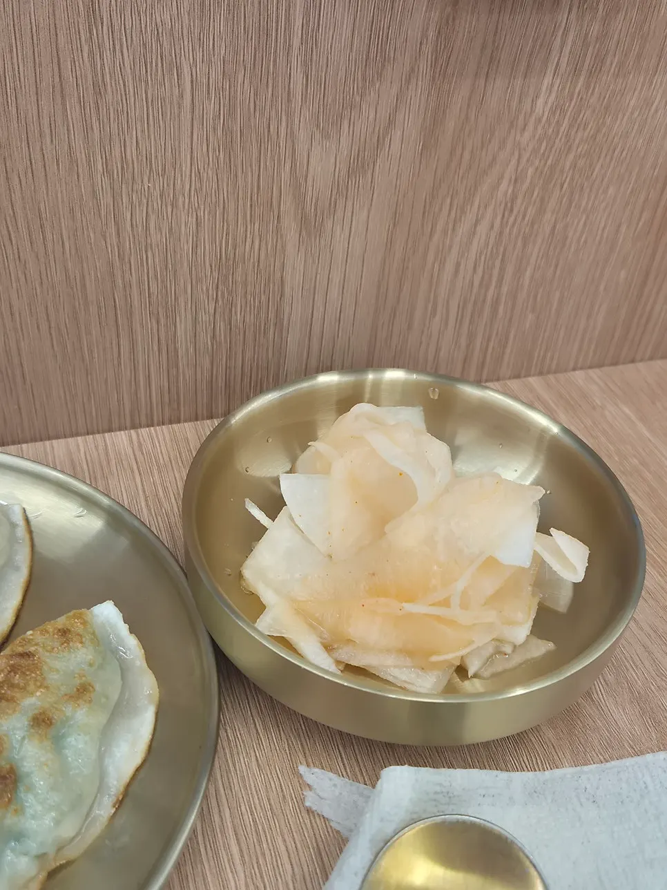 Cross-section of thin-skinned crispy fried mandu