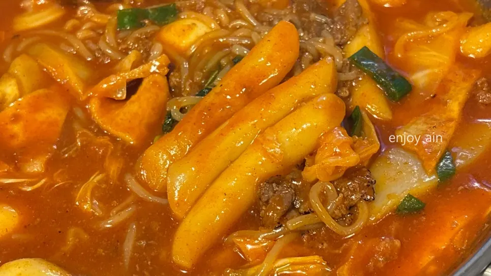 Level-2 spicy beef brisket tteokbokki