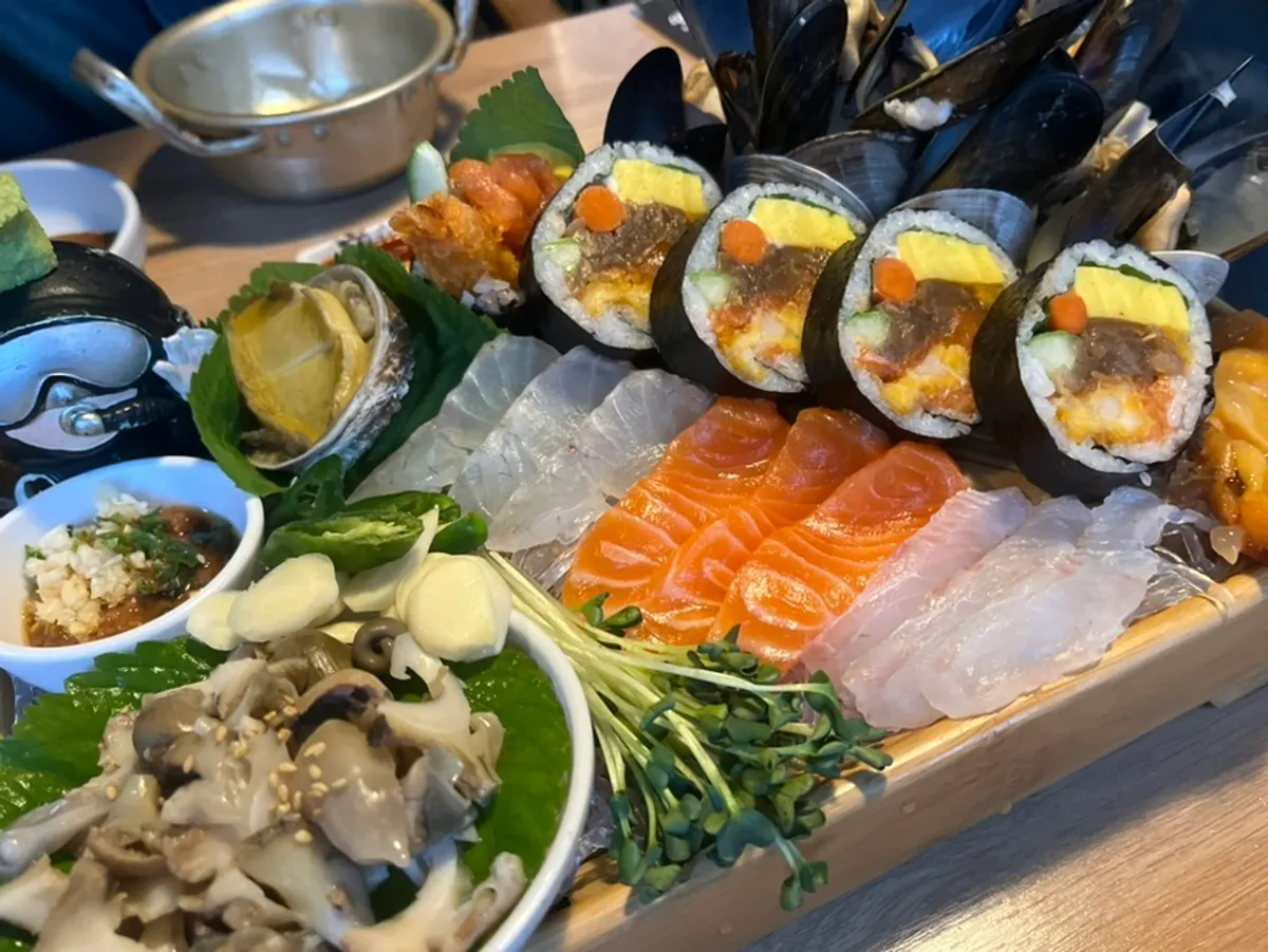 The Haenyeo Box table setting at Parang Haenyeojip