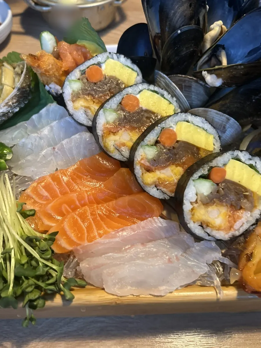 Steamed clams included in the Haenyeo Box