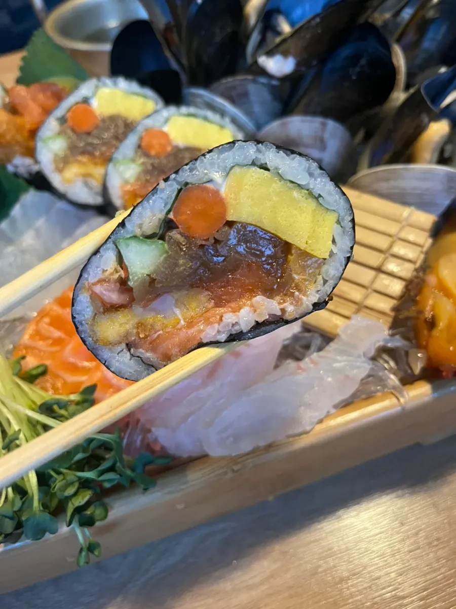 A hearty, well-filled futomaki roll