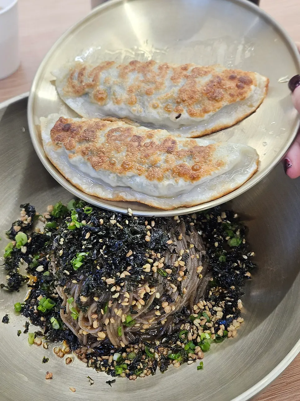A chopstick-full of clean-tasting perilla-oil makguksu