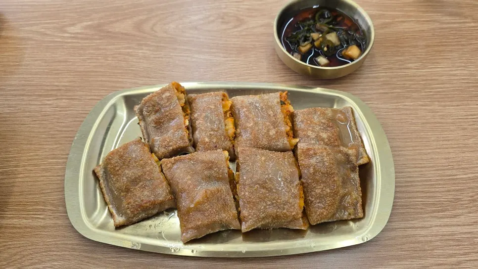A plate of buckwheat pancake at Sammiri Makguksu