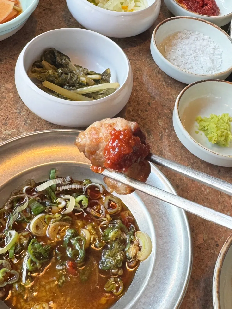 노릇하게 구워진 숙성꽃목살